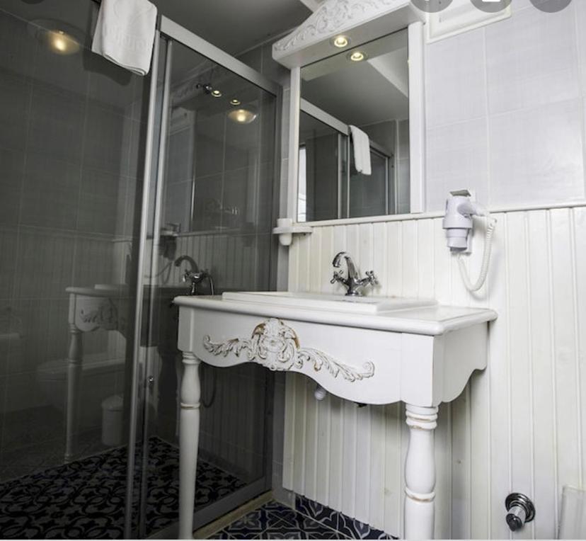 The White Hotel Alaçatı Buitenkant foto
